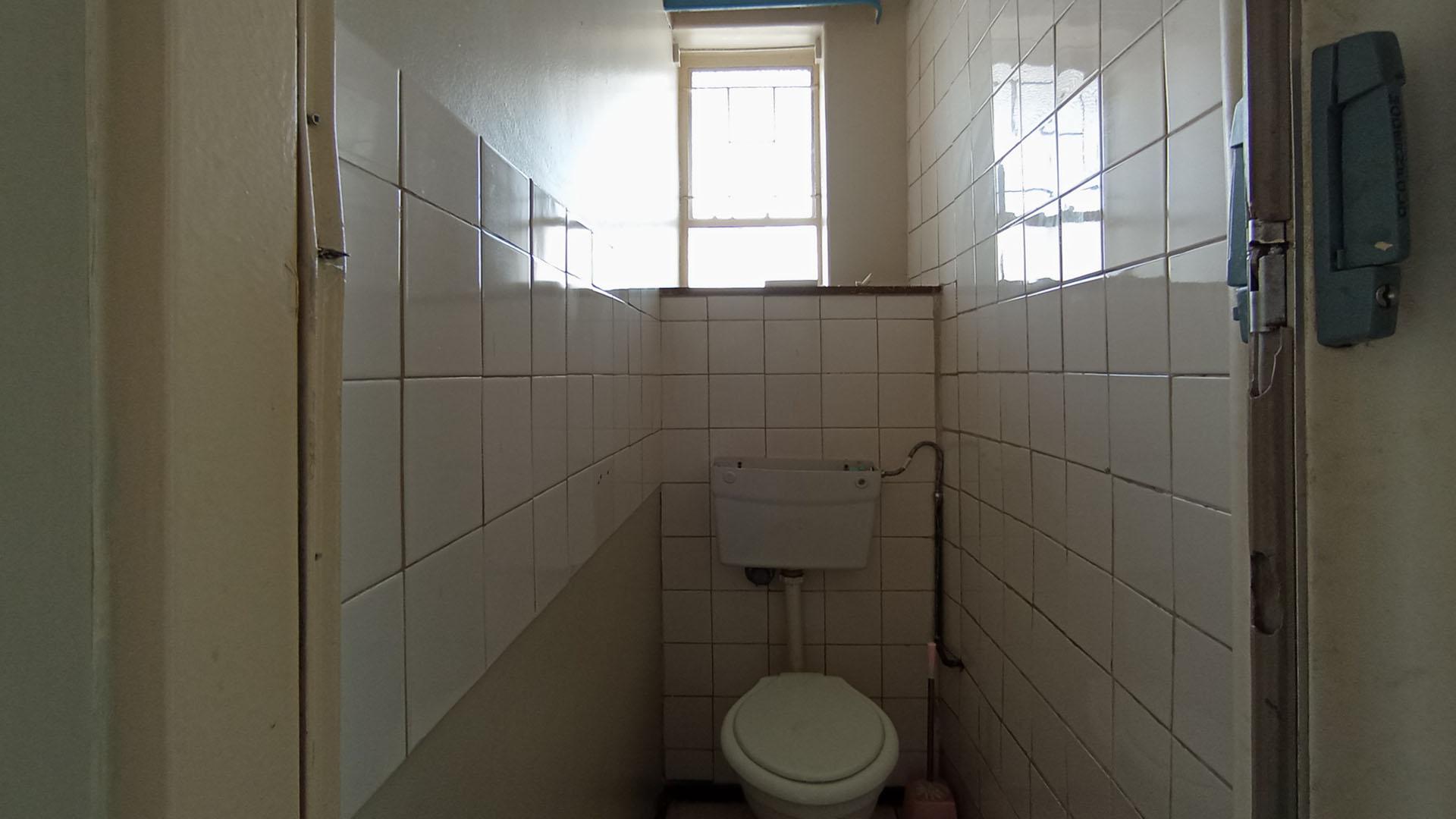 Bathroom 1 of property in Pretoria Central
