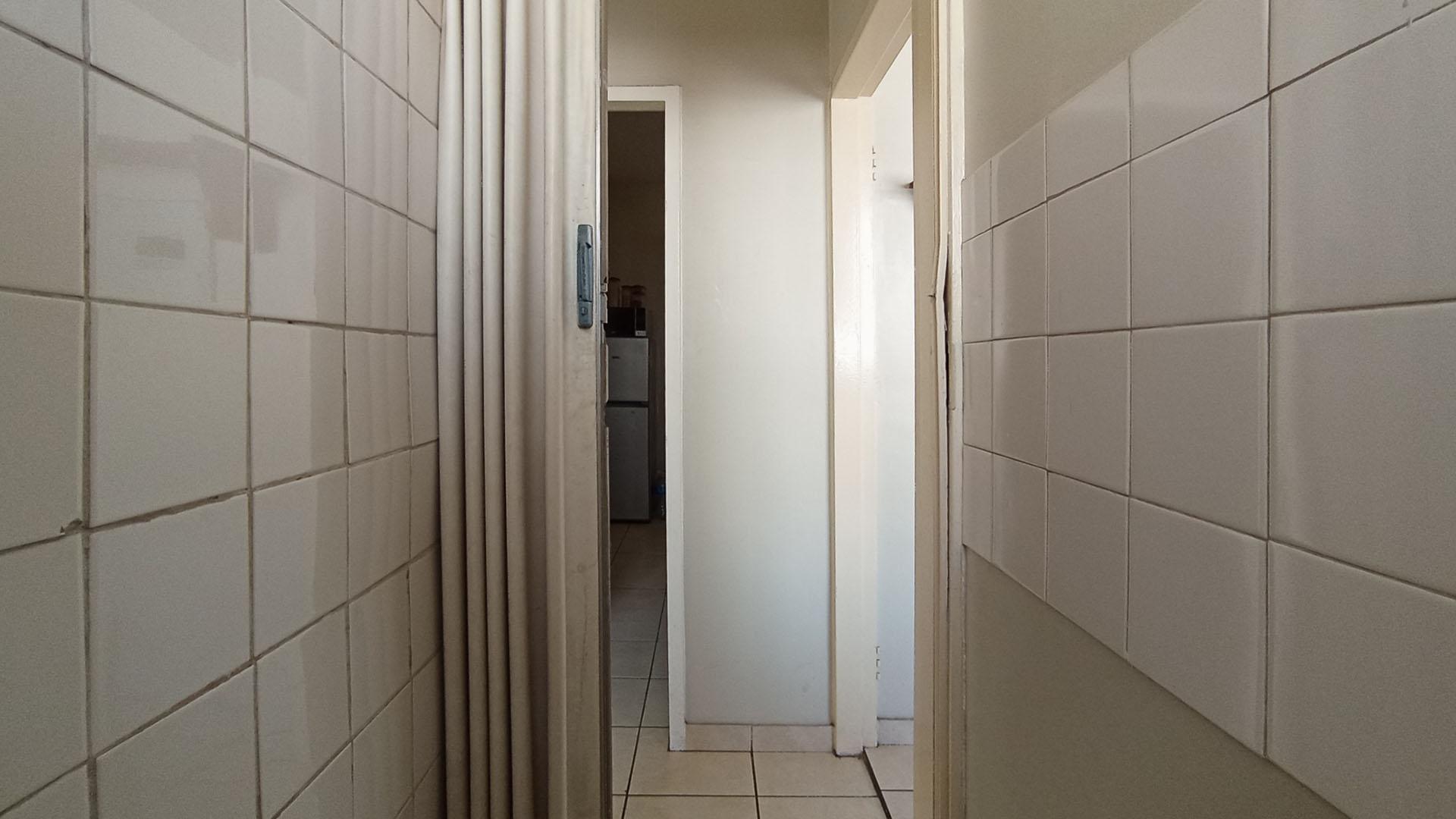 Bathroom 1 of property in Pretoria Central