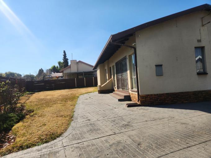 3 Bedroom House for Sale For Sale in Verwoerdpark - MR686312