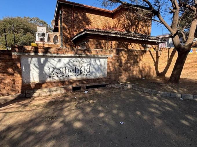 3 Bedroom Simplex for Sale For Sale in Roodepoort - MR686319