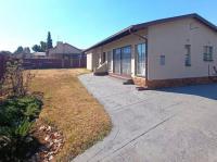 3 Bedroom 4 Bathroom House for Sale for sale in Verwoerdpark