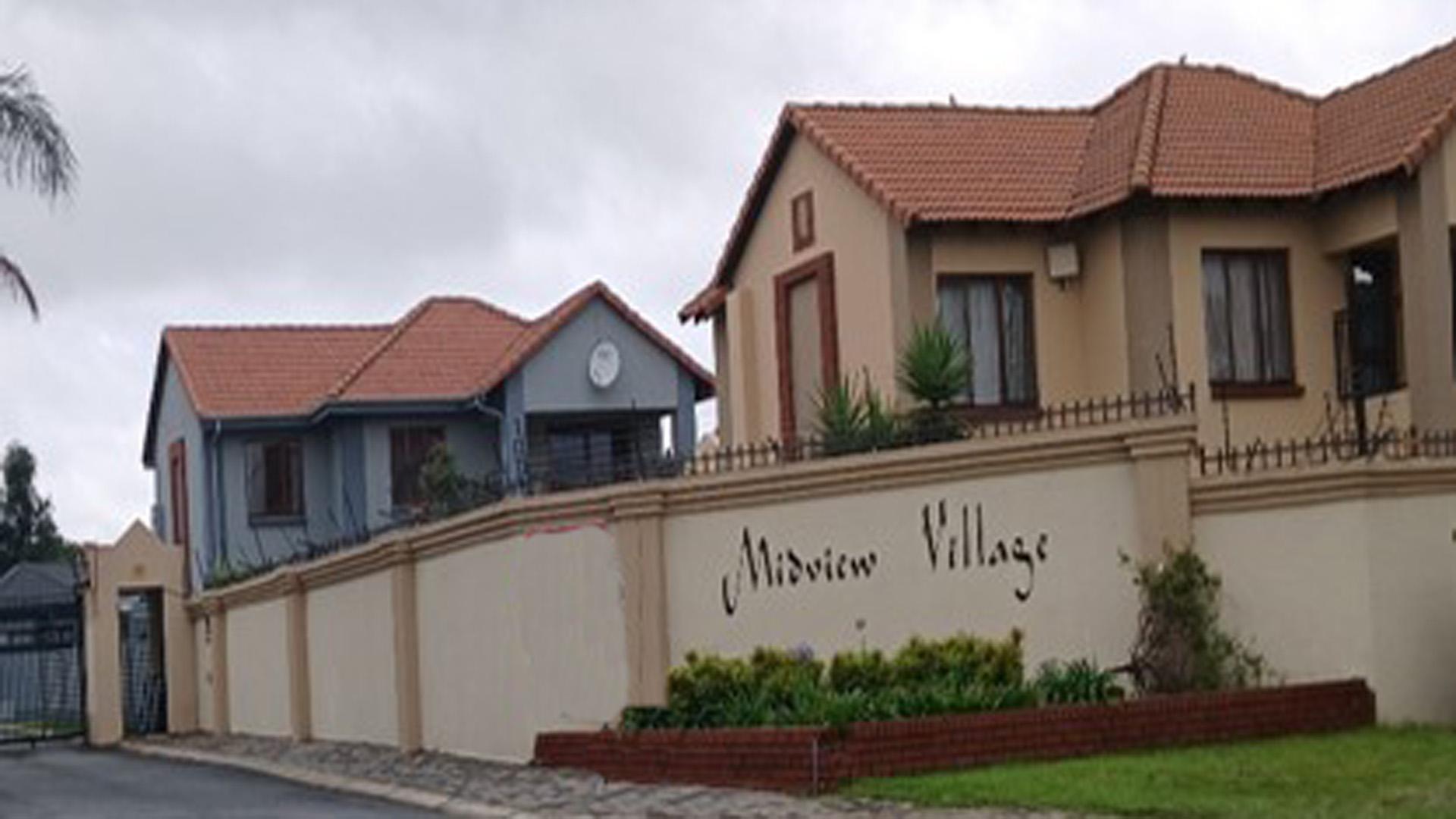 Front View of property in Noordwyk