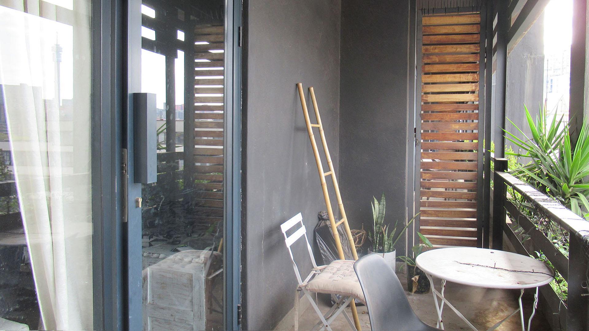 Balcony - 8 square meters of property in New Doornfontein