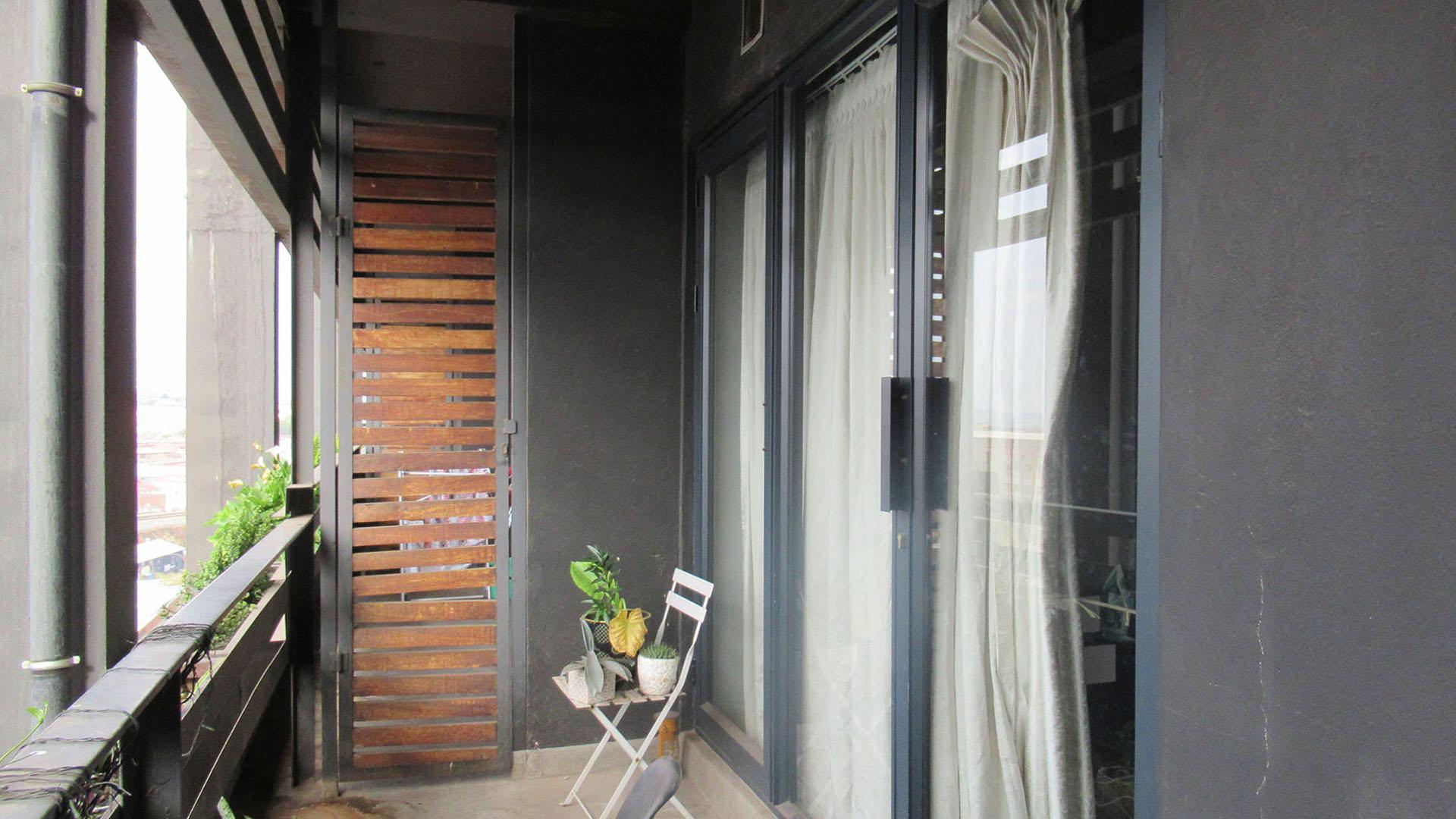 Balcony - 8 square meters of property in New Doornfontein