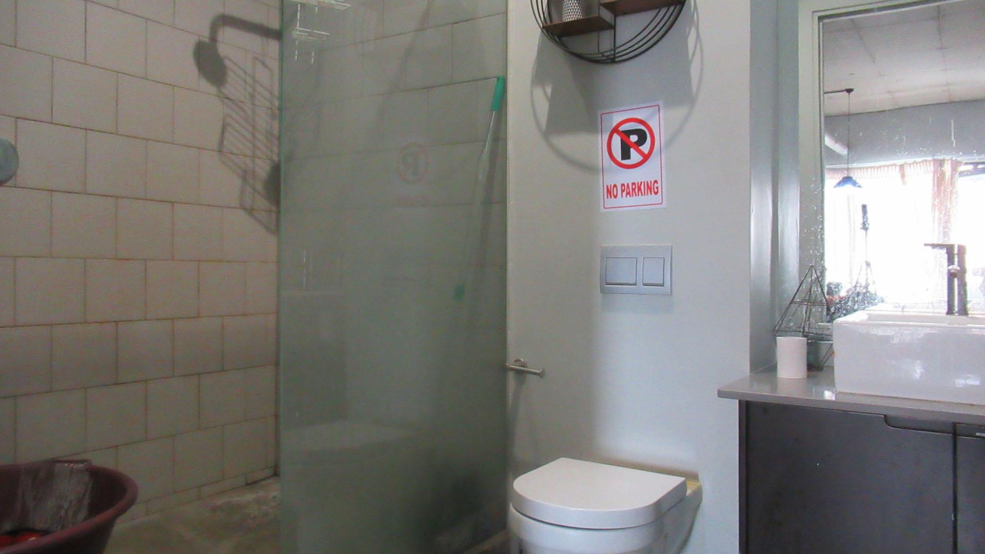 Bathroom 1 - 5 square meters of property in New Doornfontein