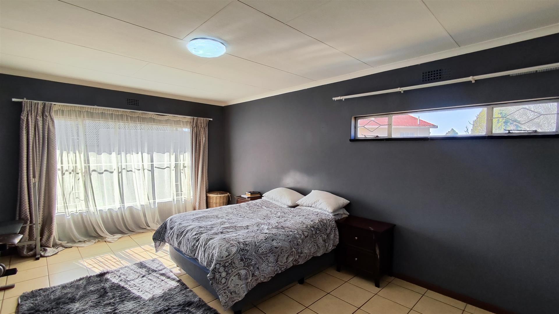 Main Bedroom - 30 square meters of property in Birch Acres