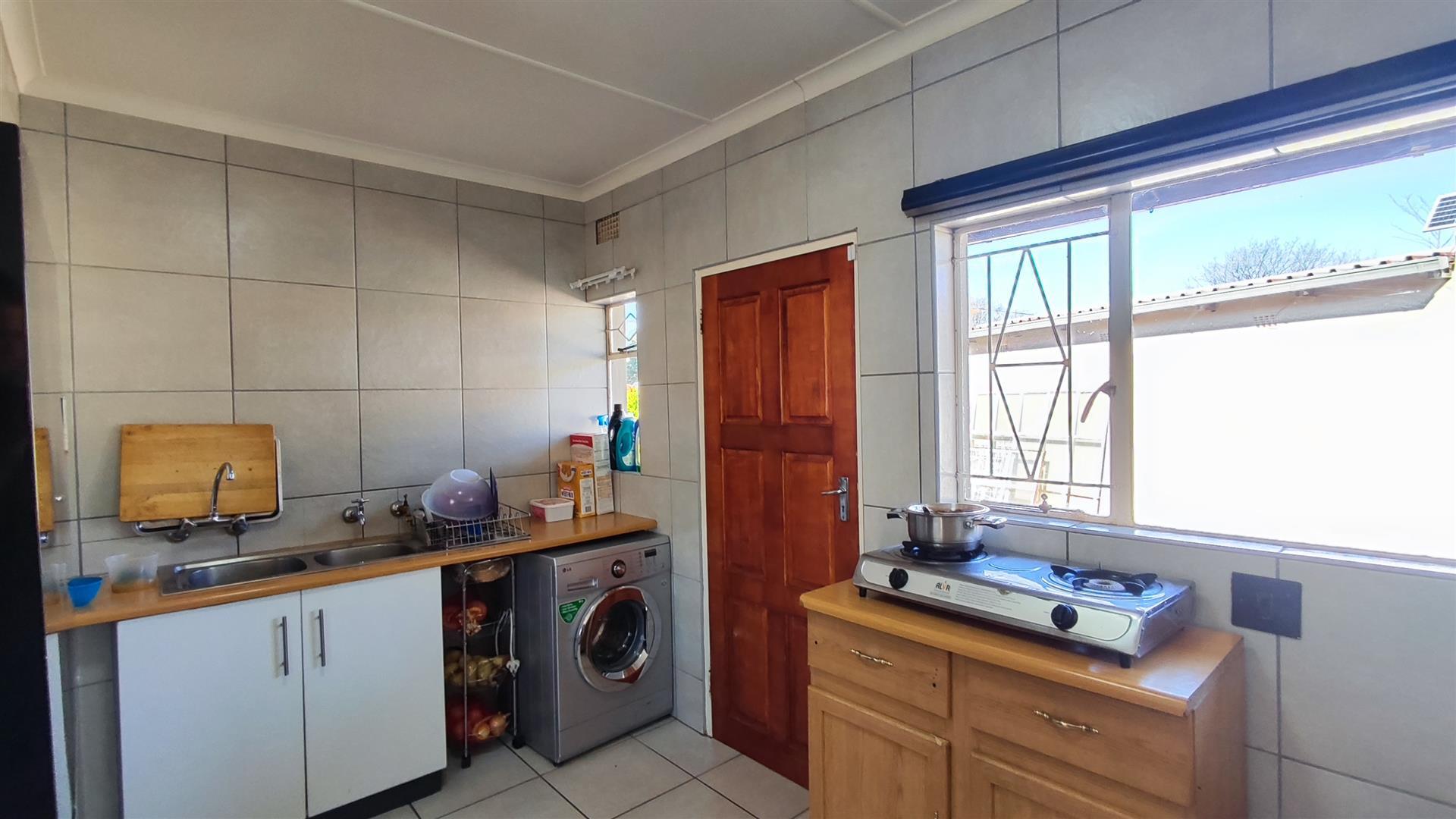 Kitchen - 13 square meters of property in Birch Acres