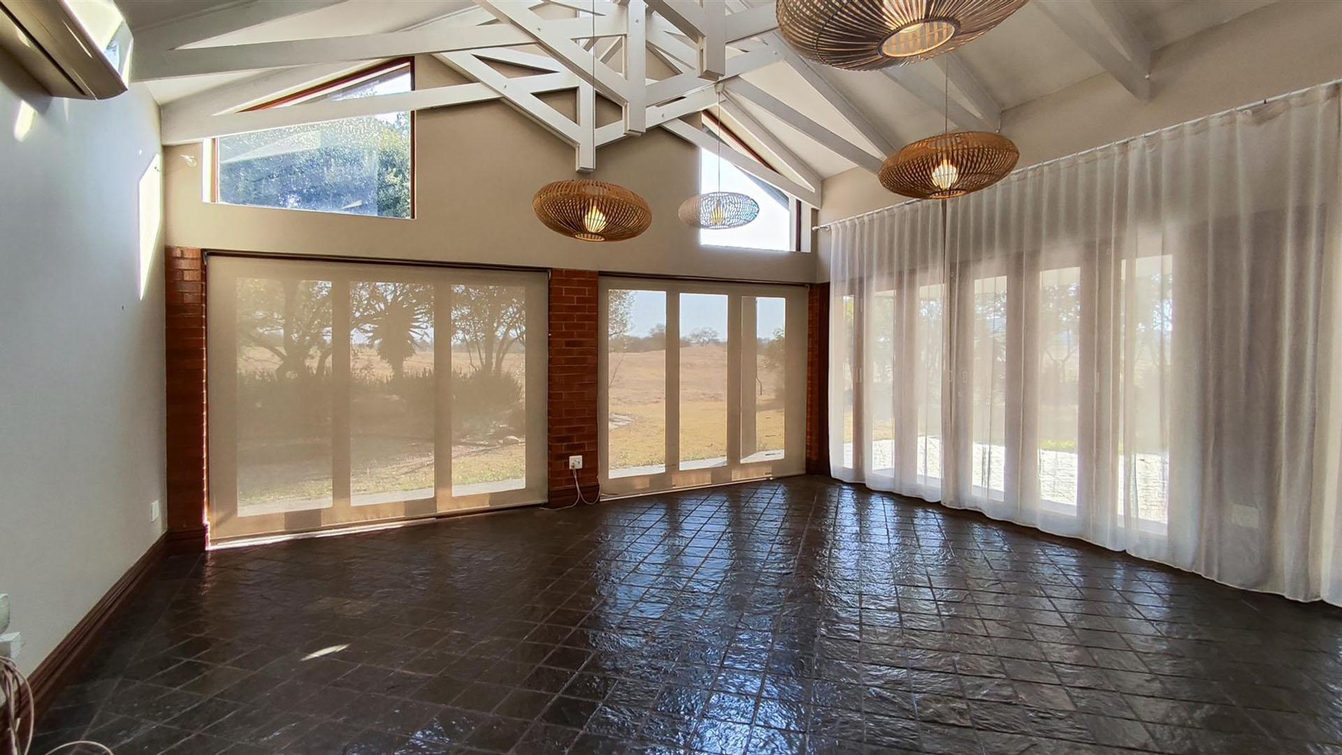 Lounges - 53 square meters of property in Witfontein