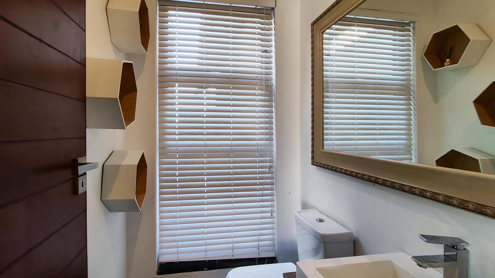 Guest Toilet - 2 square meters of property in Witfontein