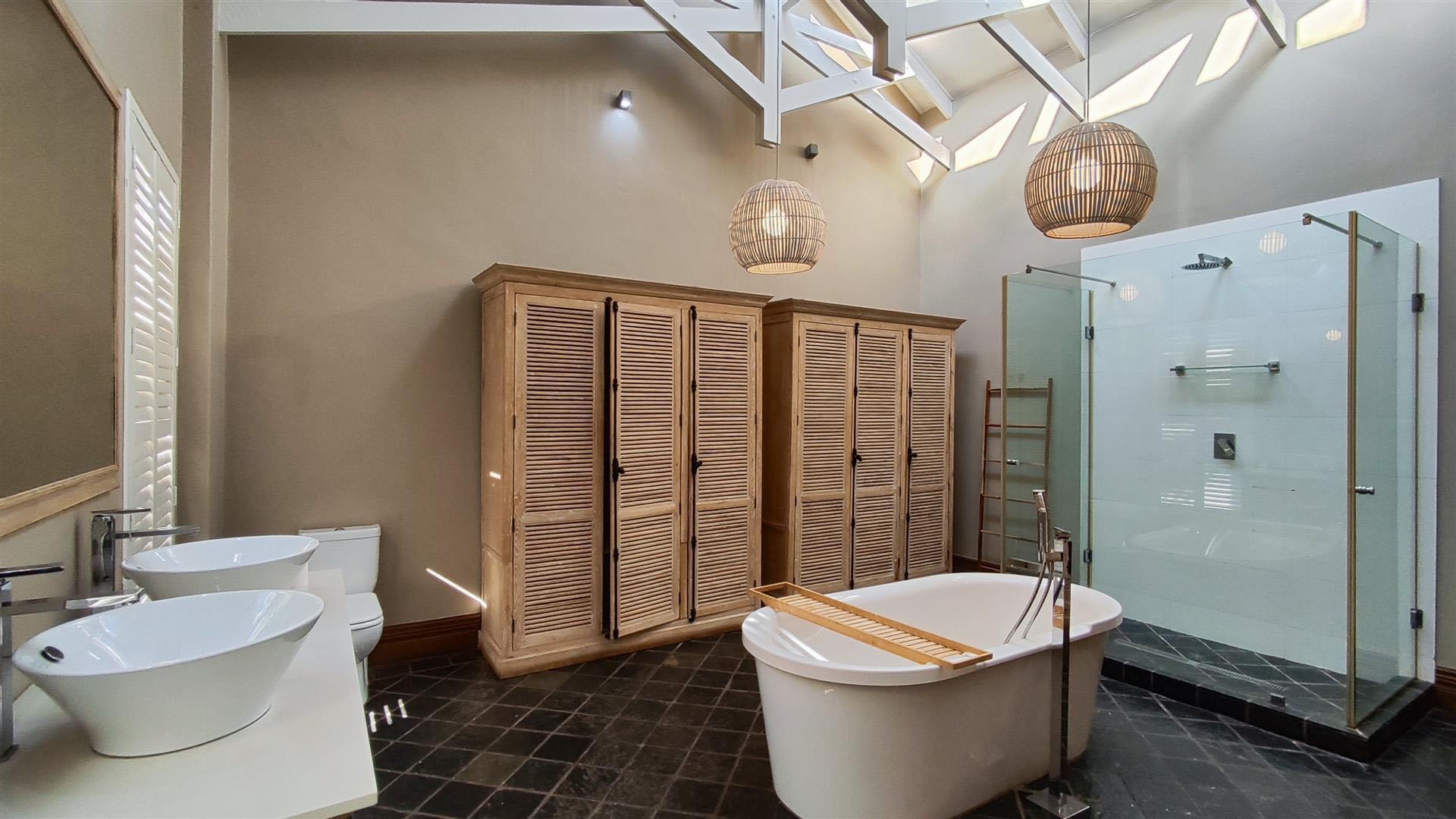 Main Bathroom - 31 square meters of property in Witfontein