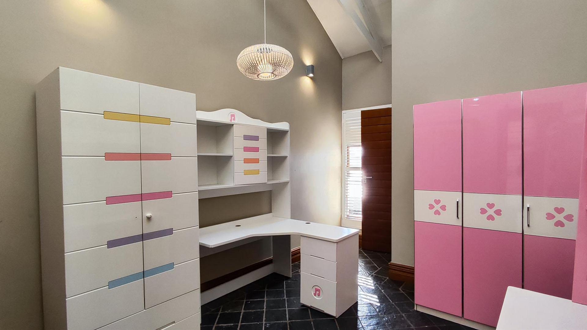 Bed Room 1 - 19 square meters of property in Witfontein