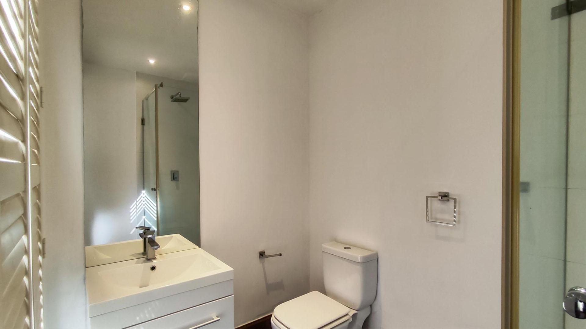 Bathroom 1 - 6 square meters of property in Witfontein