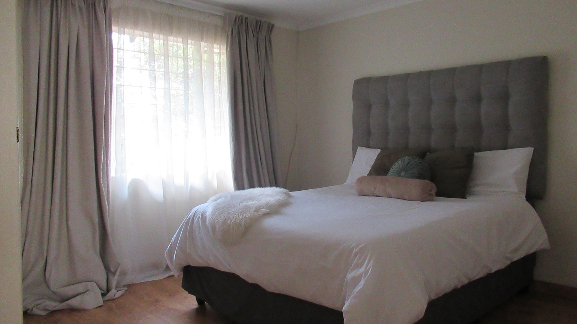 Bed Room 1 - 12 square meters of property in Sundowner