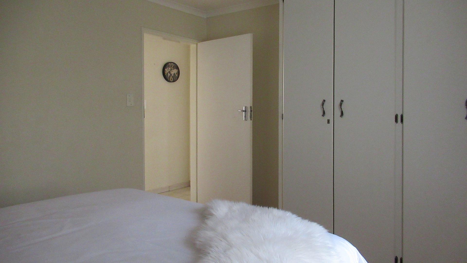 Bed Room 1 - 12 square meters of property in Sundowner