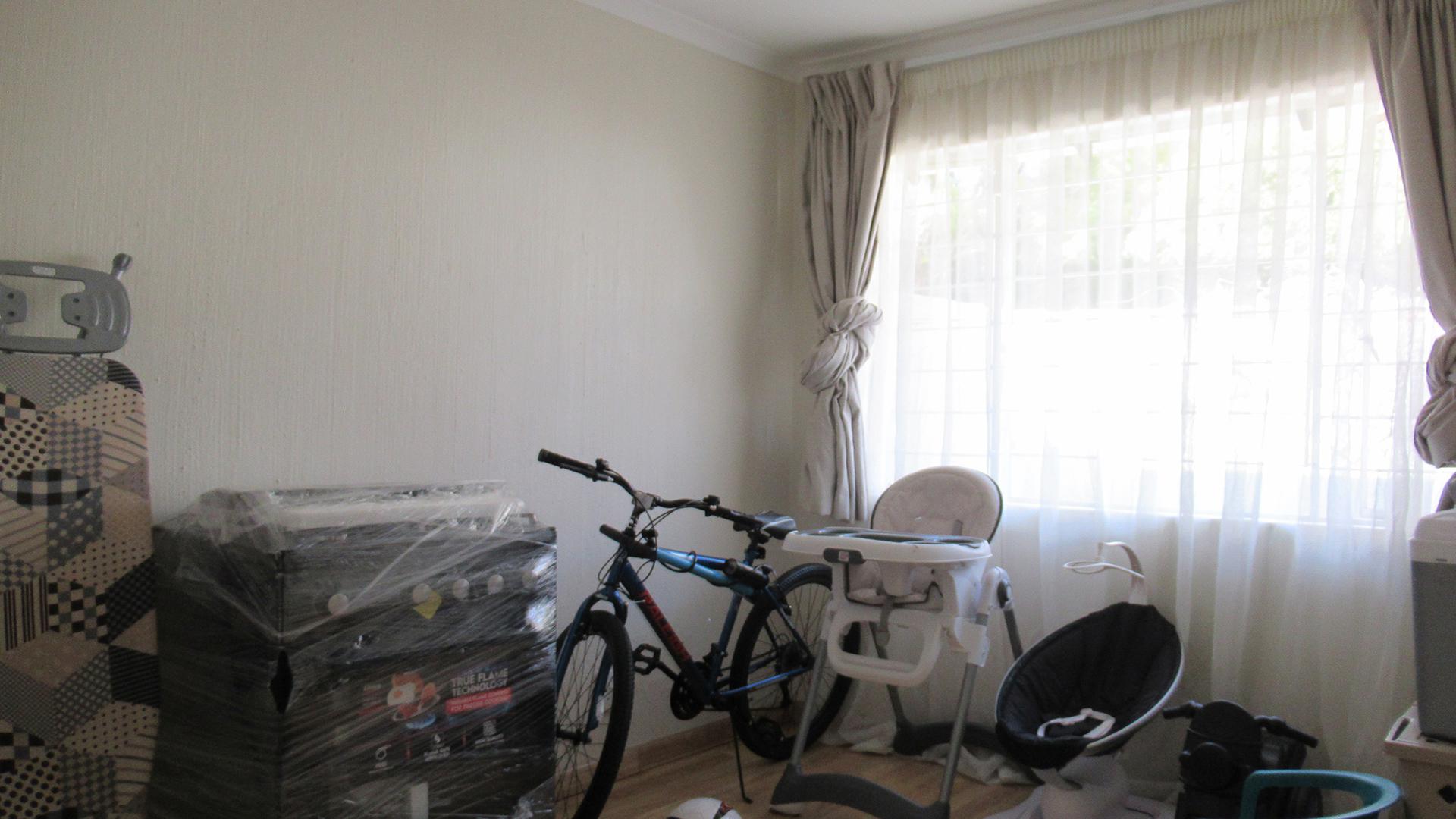 Bed Room 2 - 9 square meters of property in Sundowner