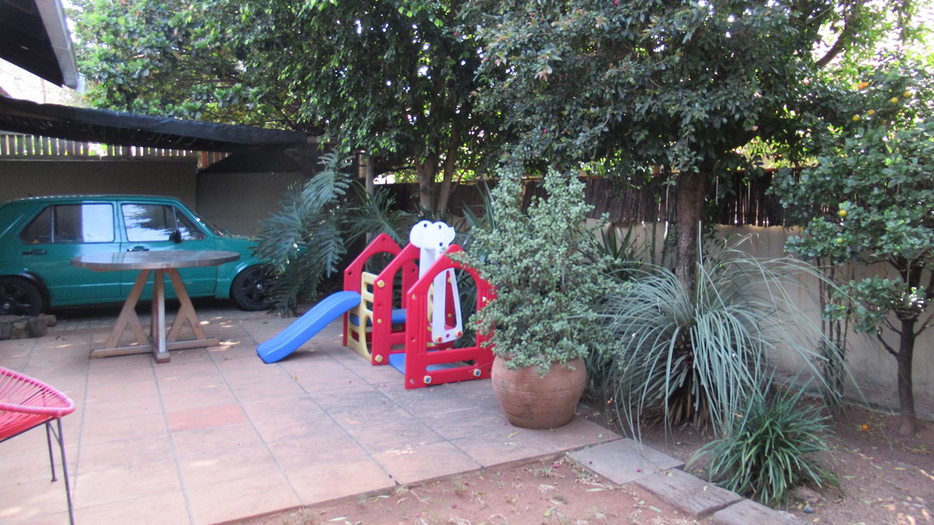 Backyard of property in Sundowner