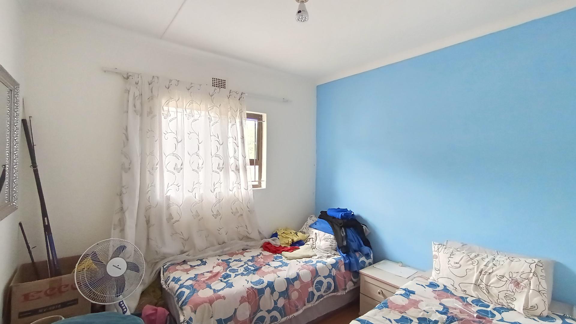 Bed Room 1 - 9 square meters of property in Umzumbe