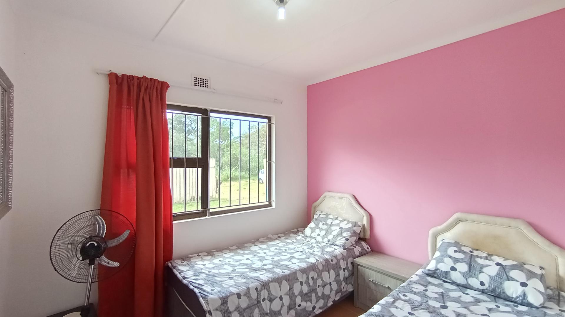 Bed Room 2 - 9 square meters of property in Umzumbe