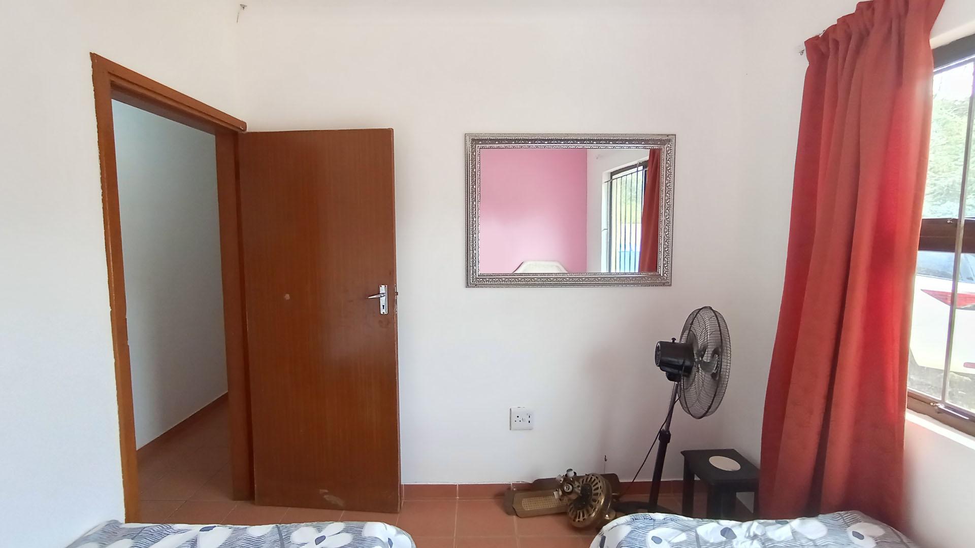 Bed Room 2 - 9 square meters of property in Umzumbe