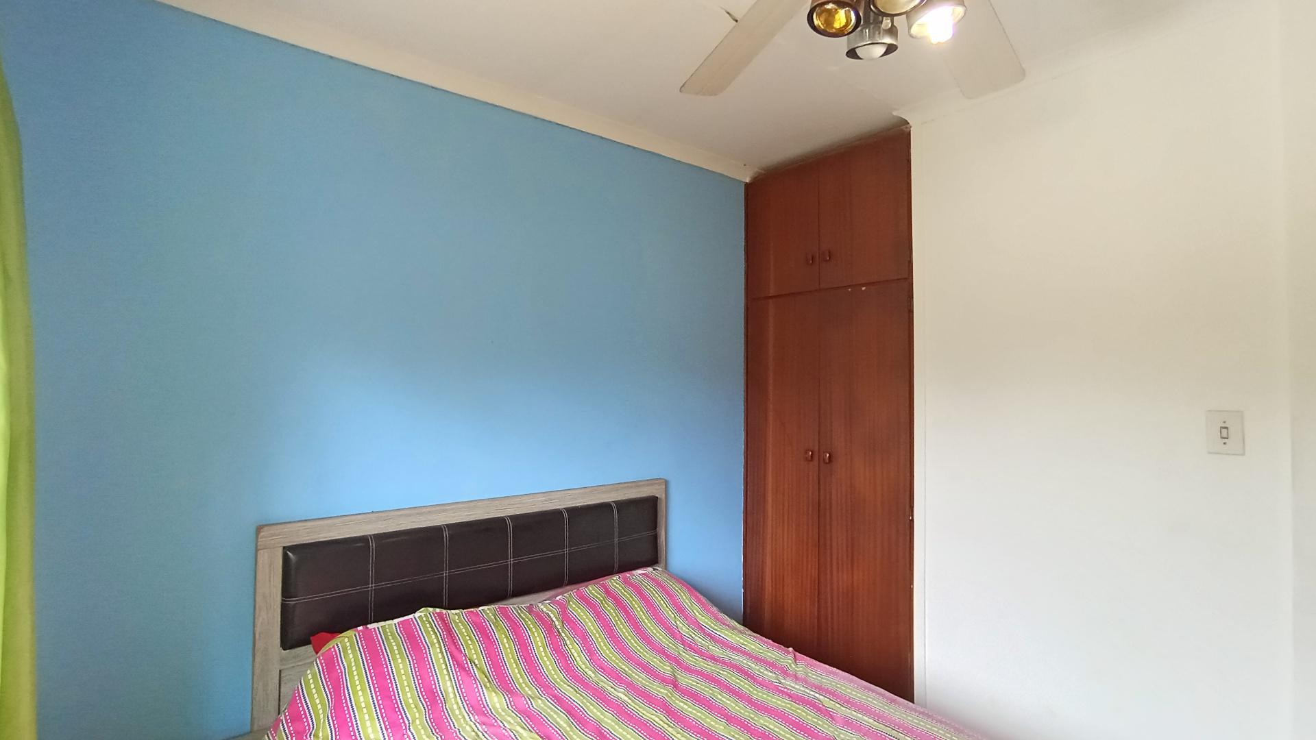 Bed Room 3 - 10 square meters of property in Umzumbe