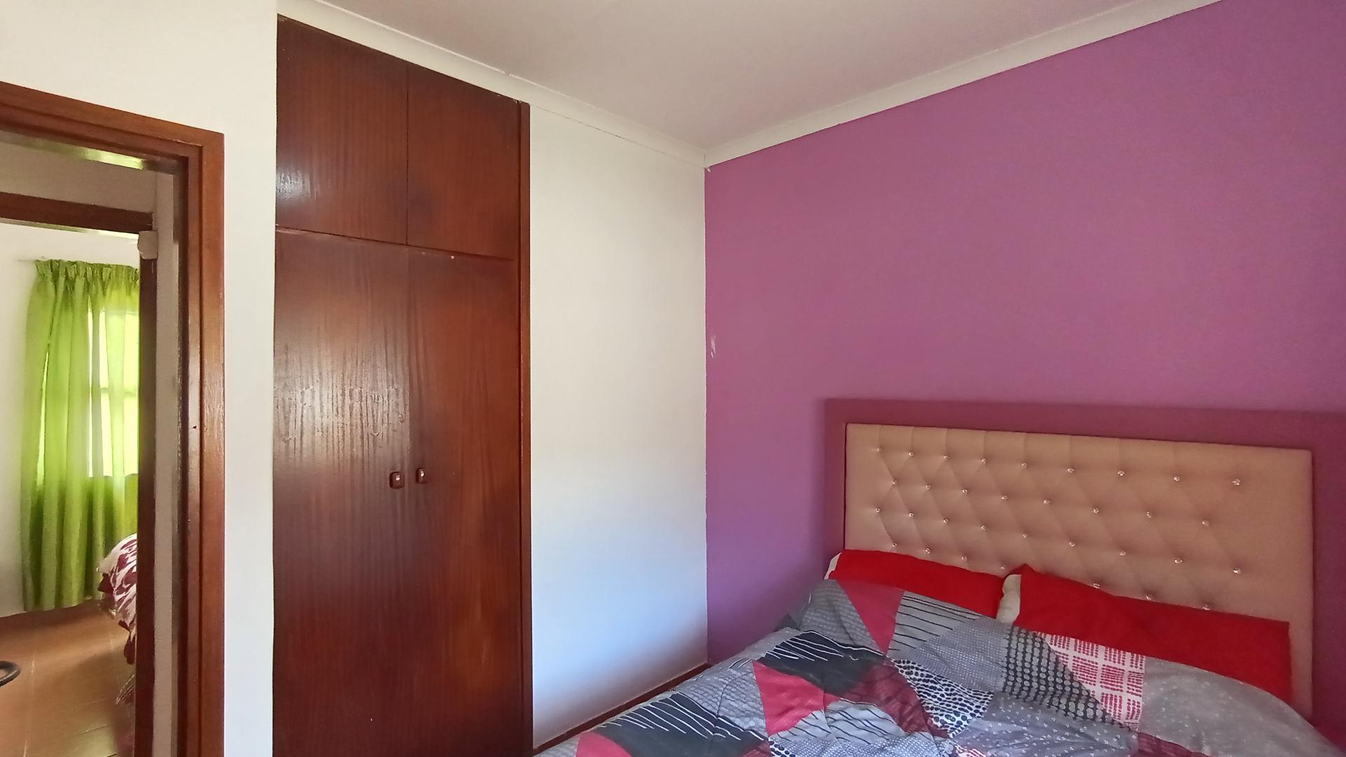 Bed Room 4 - 10 square meters of property in Umzumbe