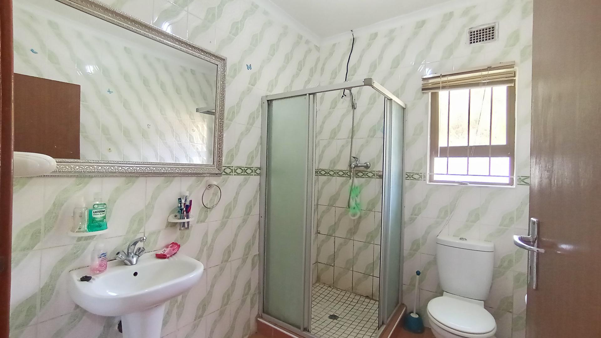 Bathroom 1 - 10 square meters of property in Umzumbe