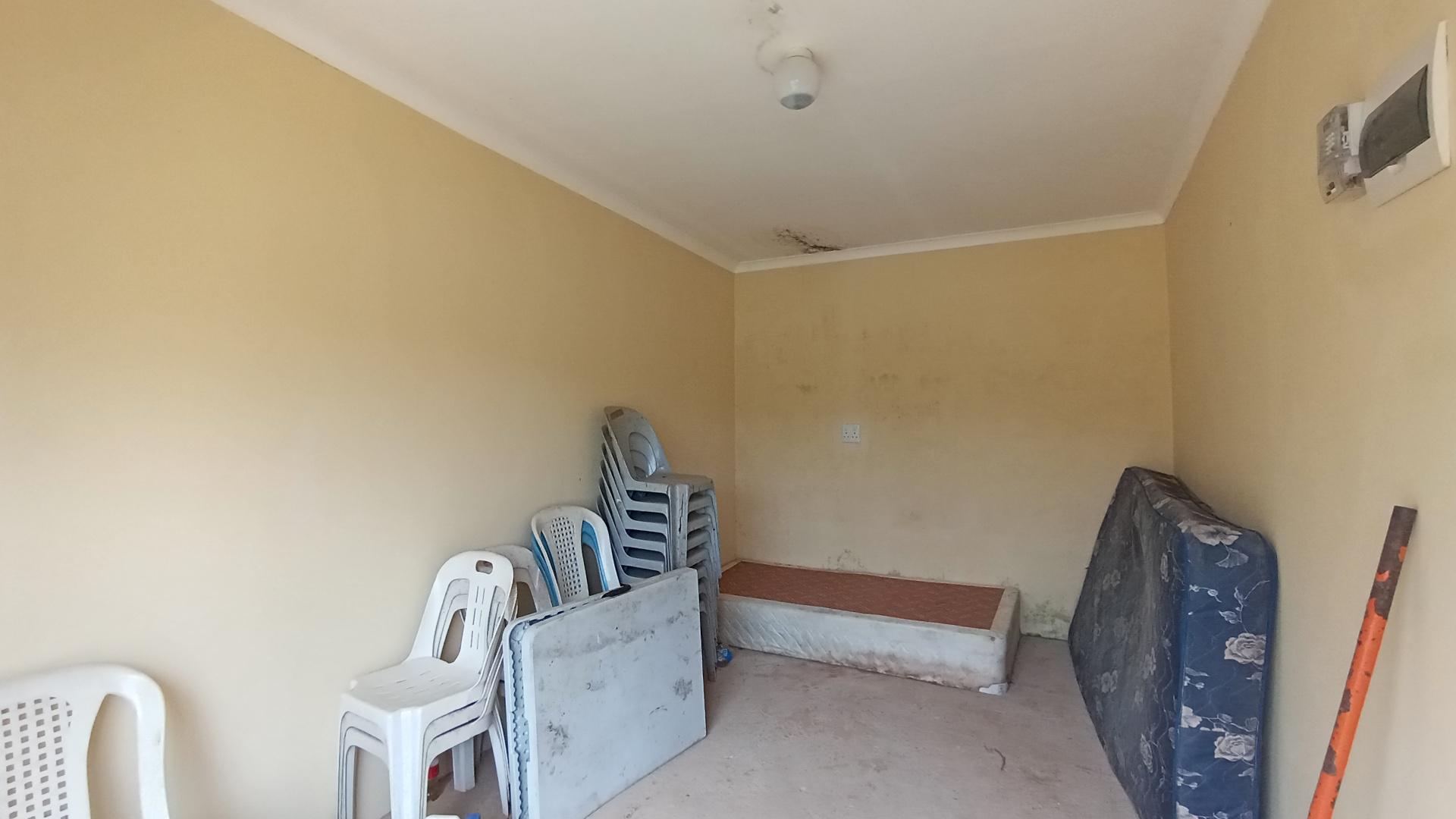 Flatlet - 152 square meters of property in Umzumbe