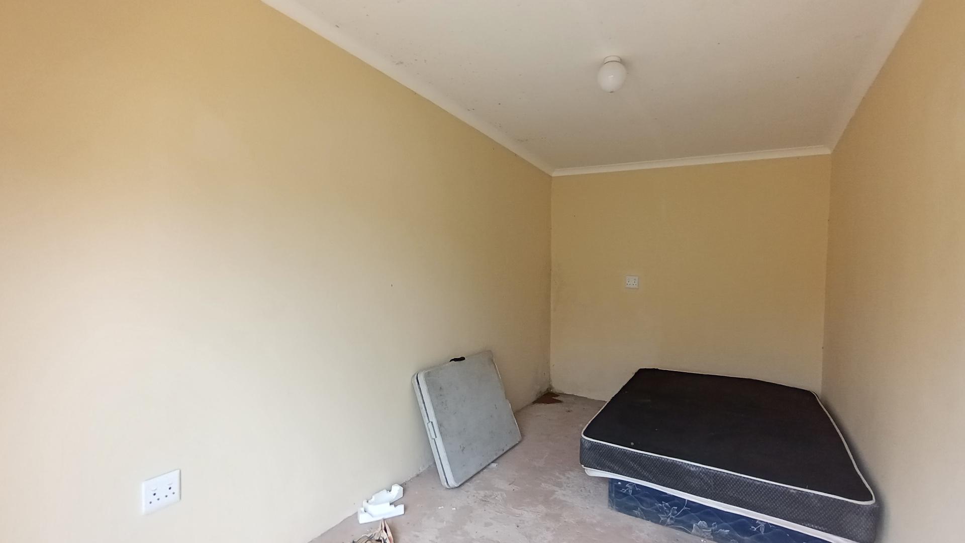 Flatlet - 152 square meters of property in Umzumbe