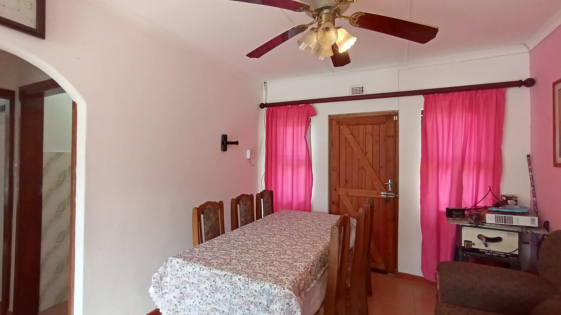 Dining Room - 12 square meters of property in Umzumbe