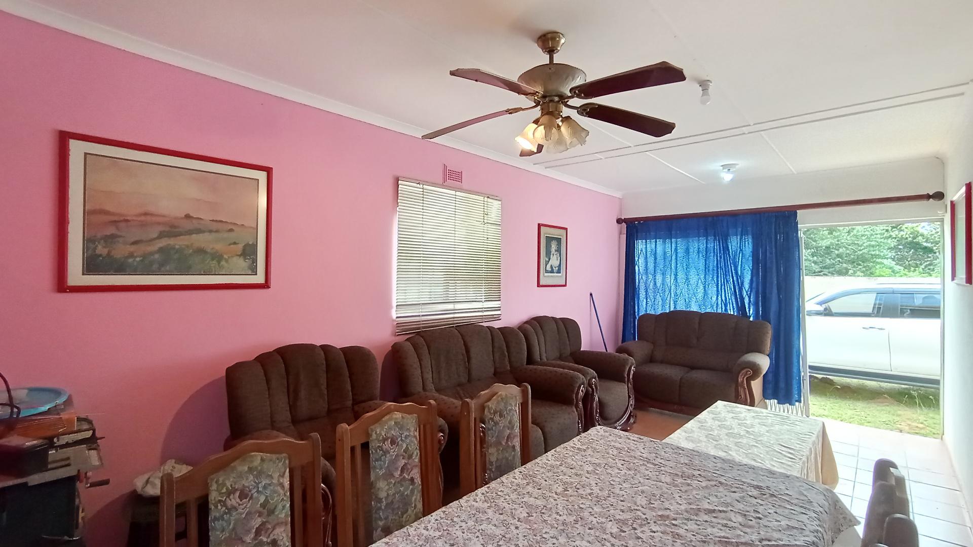 Dining Room - 12 square meters of property in Umzumbe