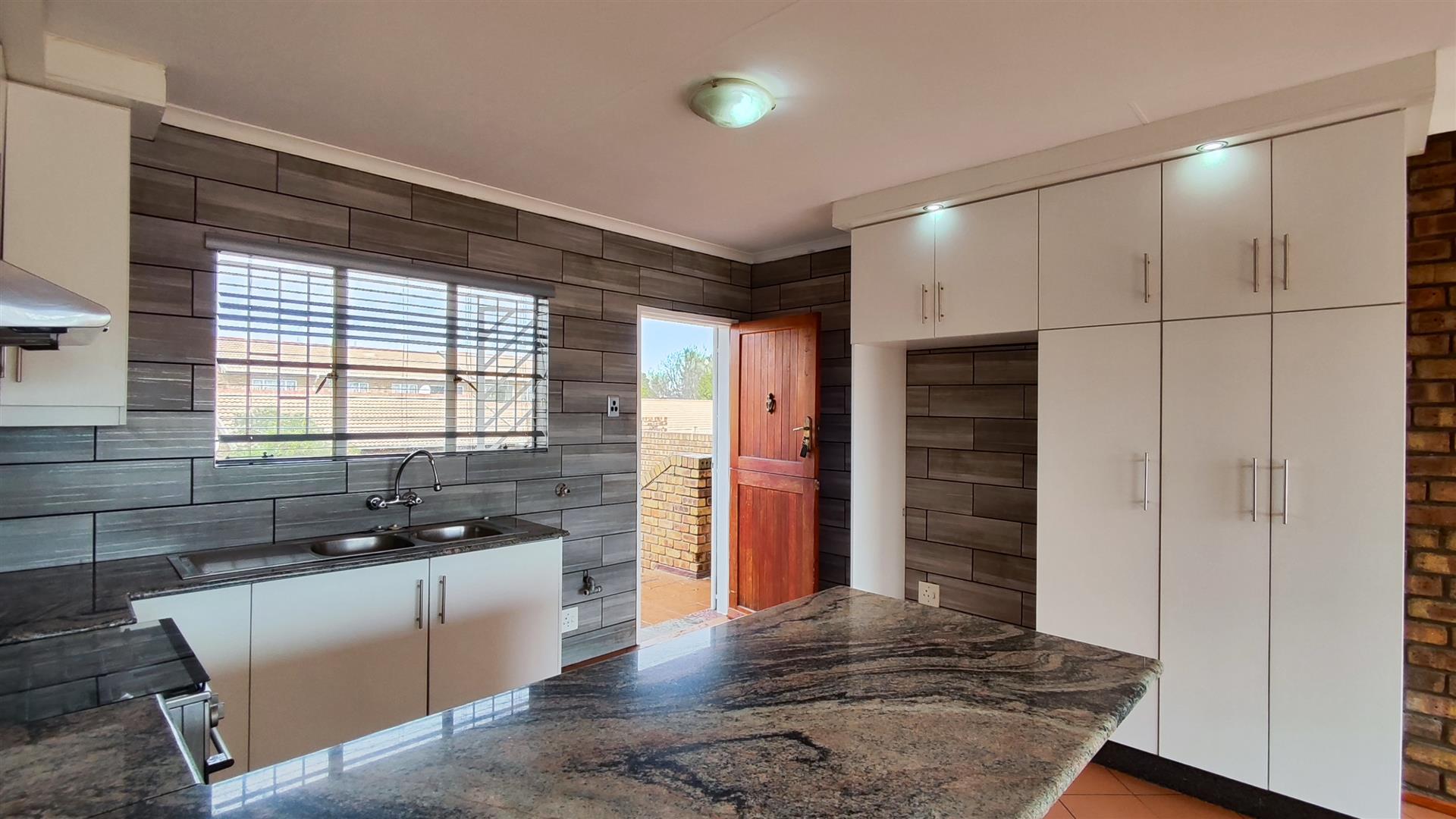 Kitchen - 12 square meters of property in Bardene