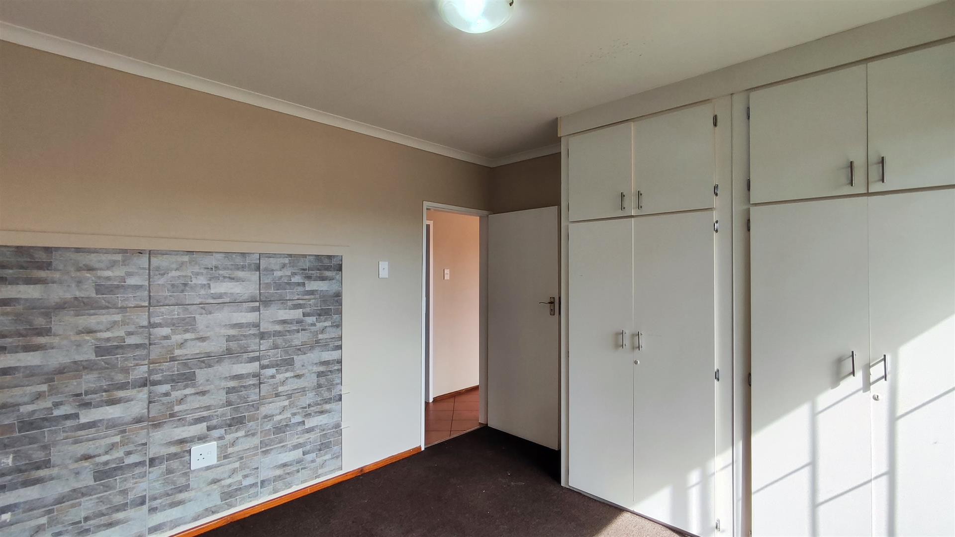 Bed Room 1 - 14 square meters of property in Bardene