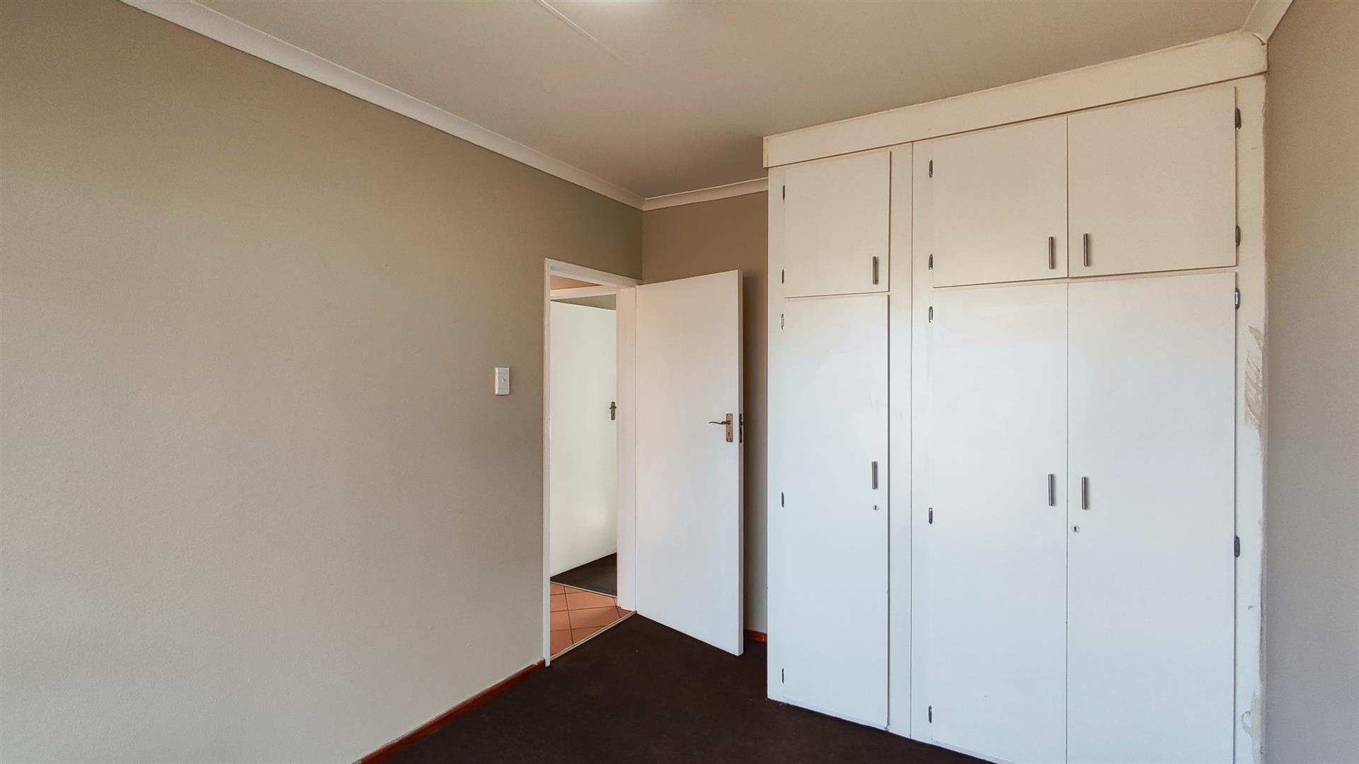 Bed Room 2 - 12 square meters of property in Bardene