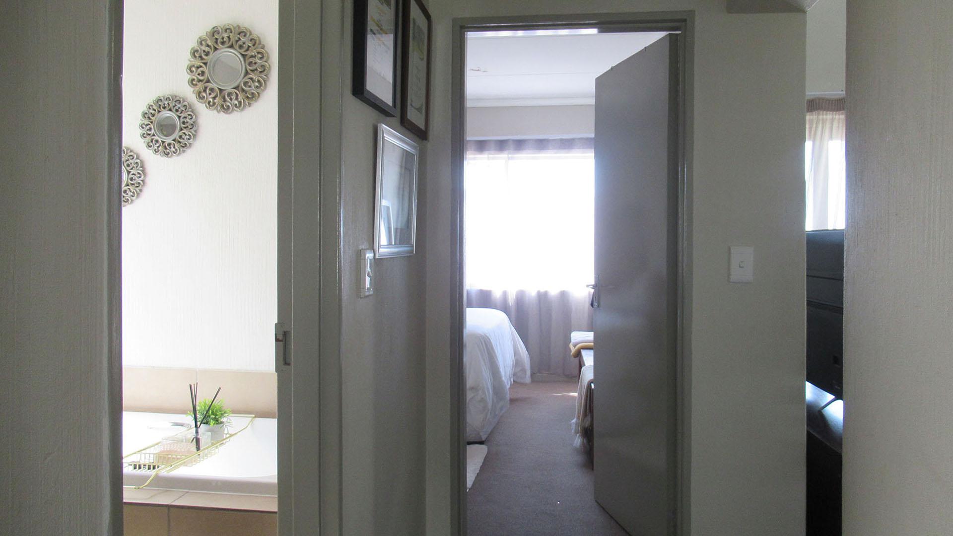 Spaces - 25 square meters of property in Fourways