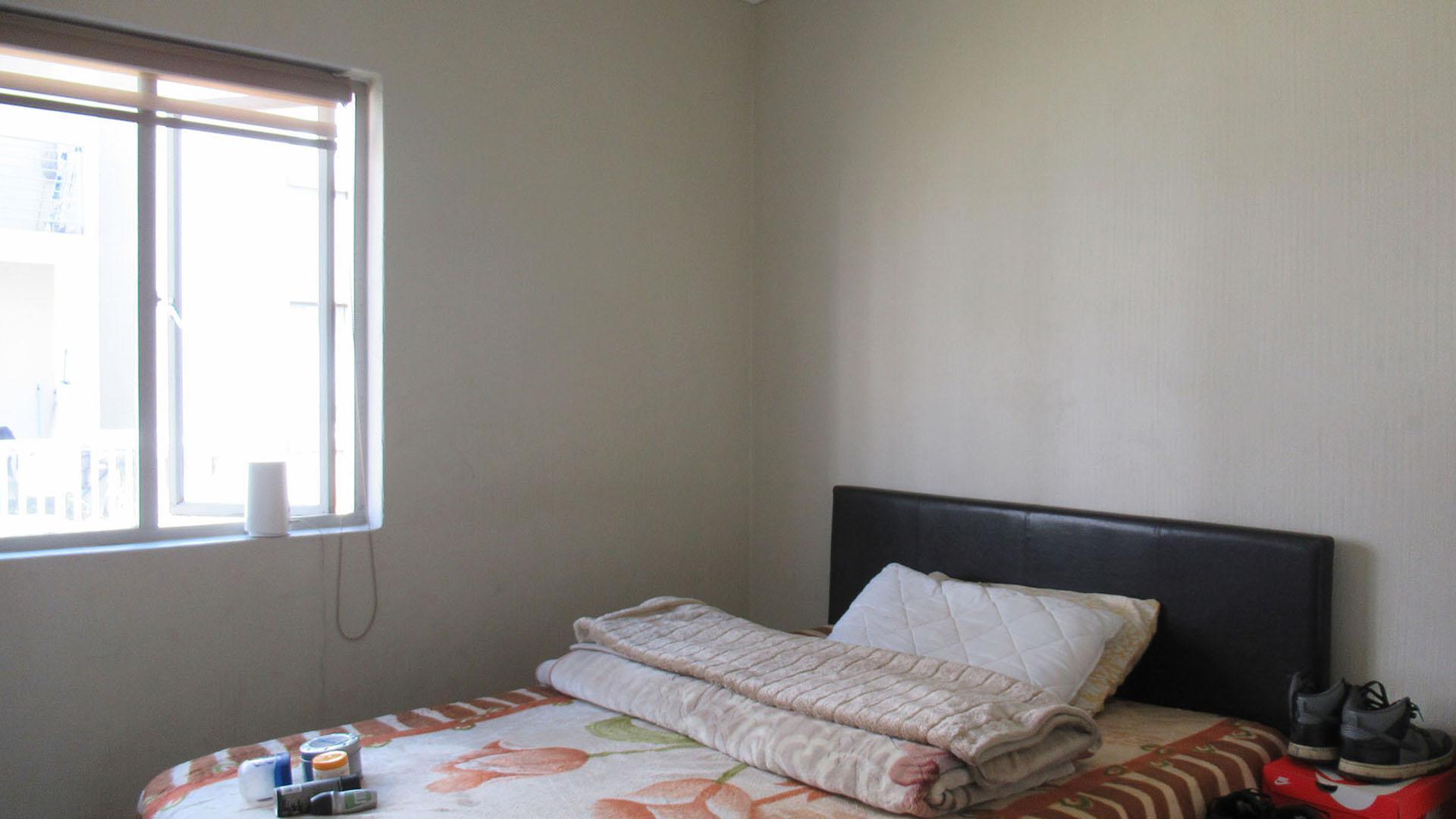 Bed Room 1 - 11 square meters of property in Fourways