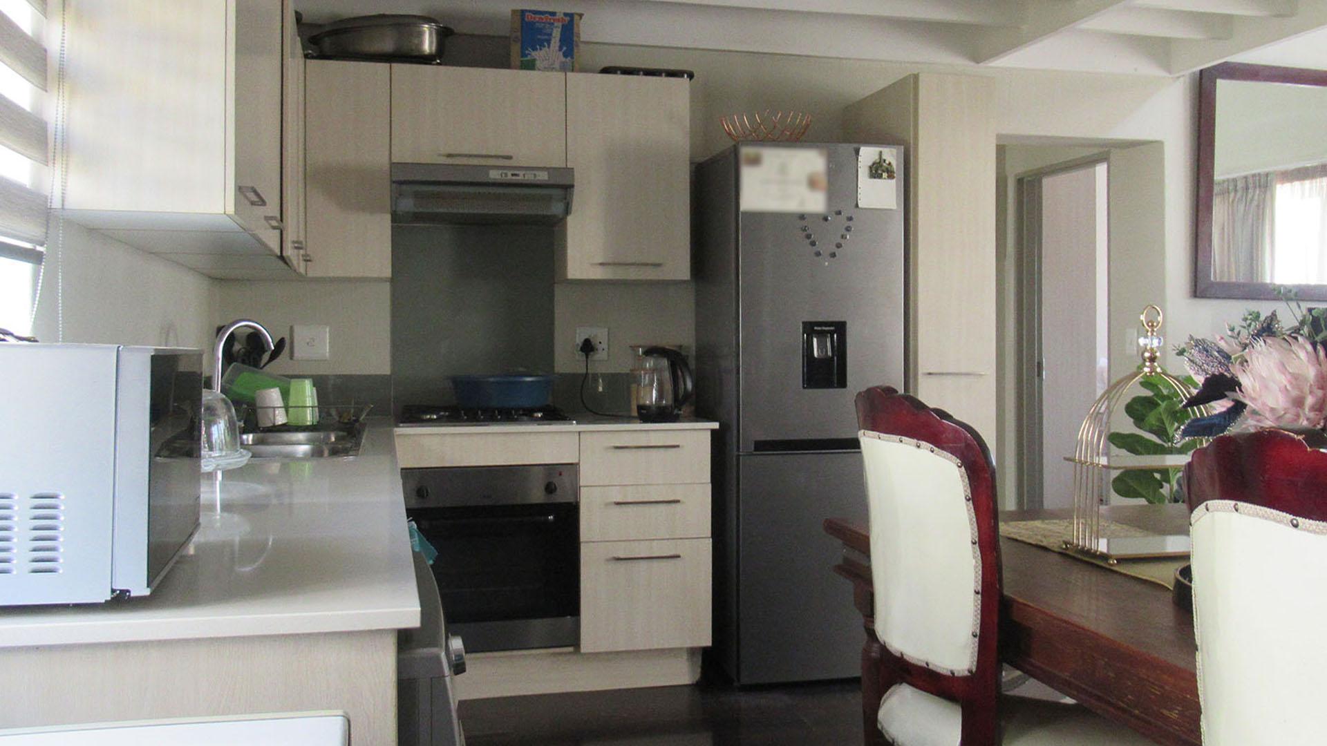 Kitchen - 14 square meters of property in Fourways