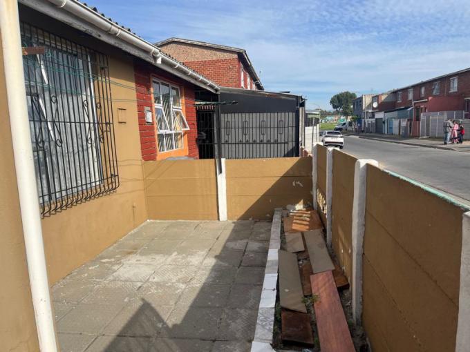 3 Bedroom House for Sale For Sale in Mitchells Plain - MR686472
