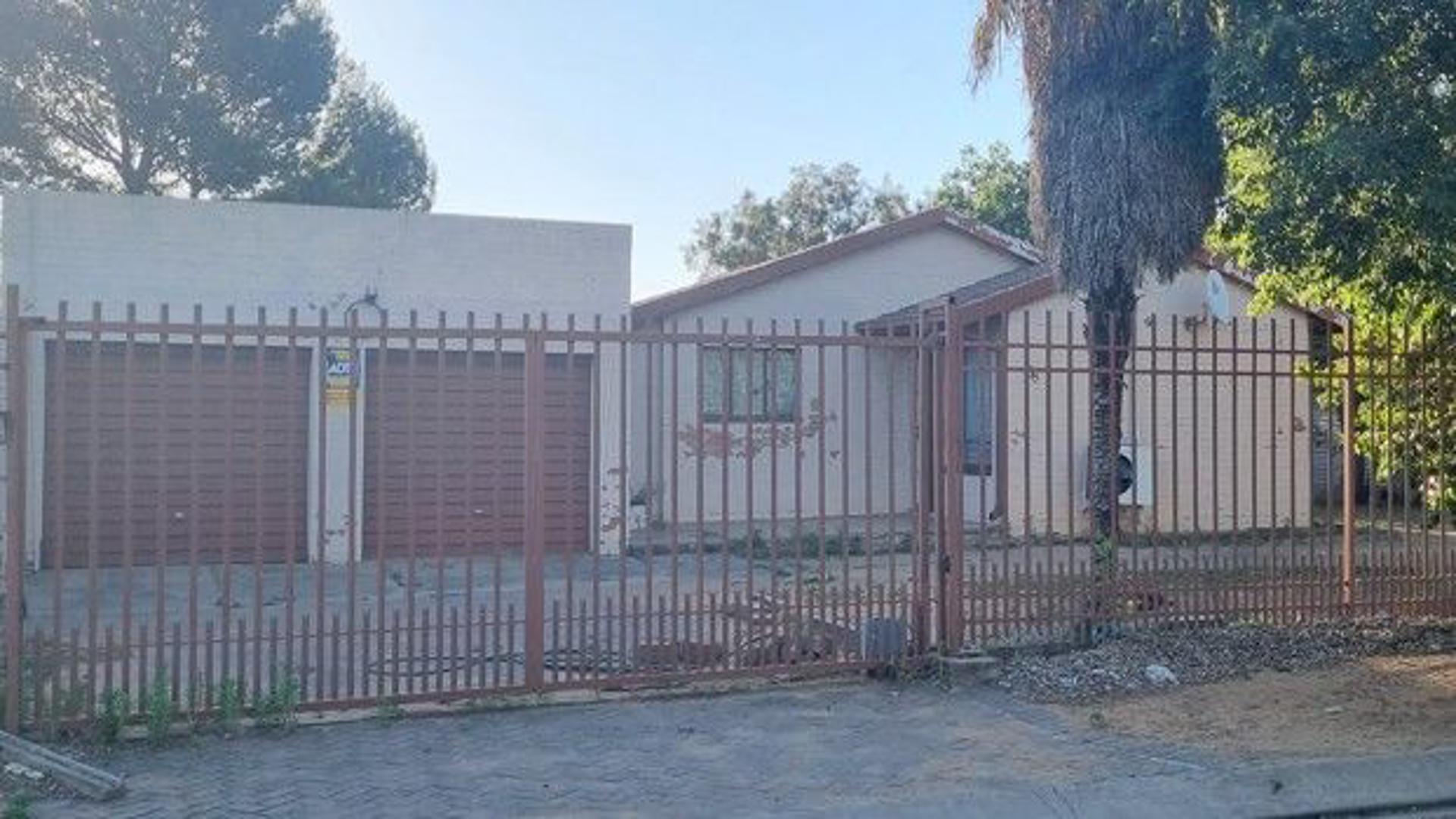 Front View of property in Bloemfontein