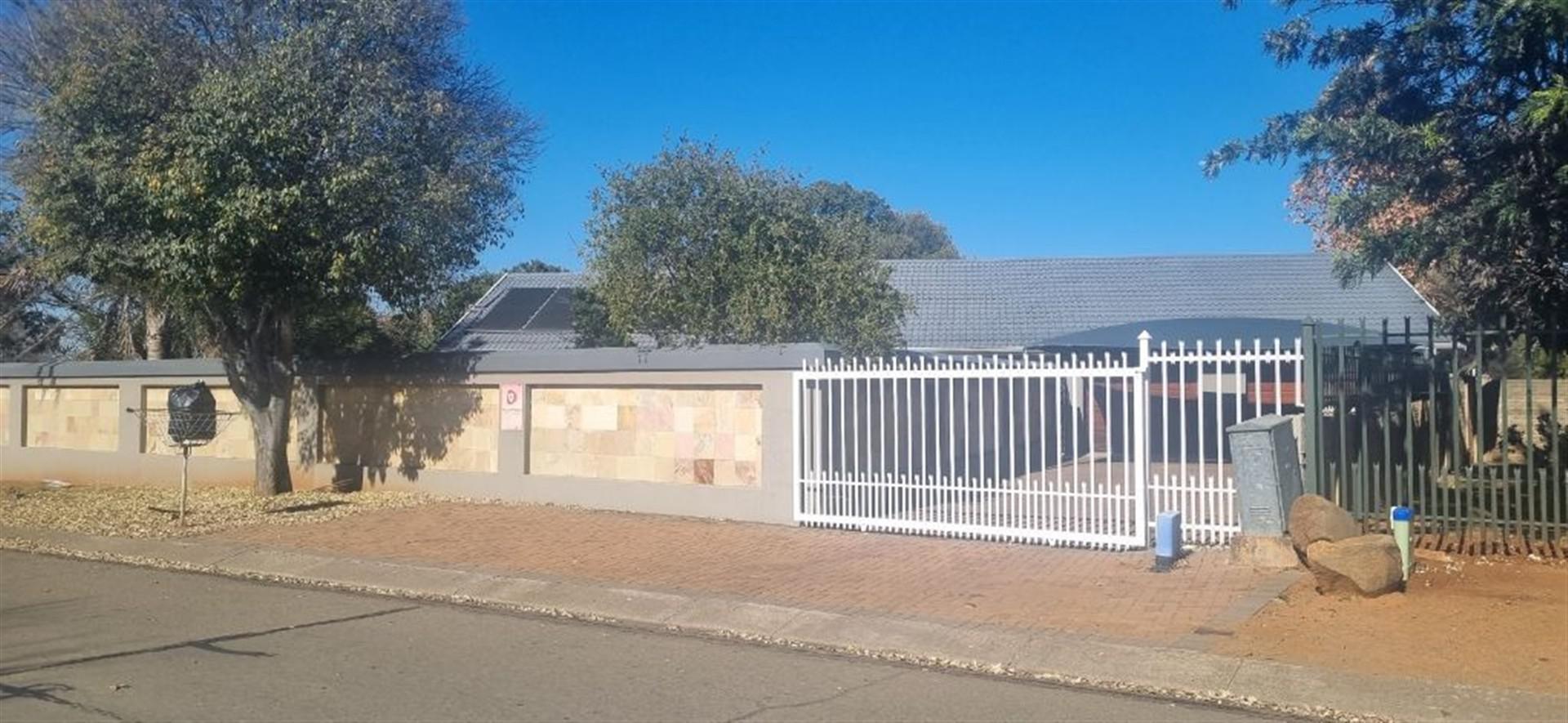 Front View of property in Fichardt Park