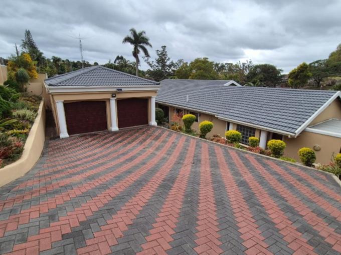 3 Bedroom House for Sale For Sale in Queensburgh - MR686504
