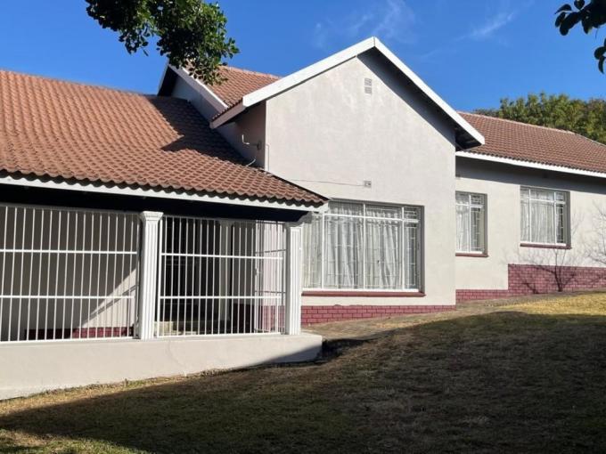 4 Bedroom House for Sale For Sale in Geelhoutpark - MR686516