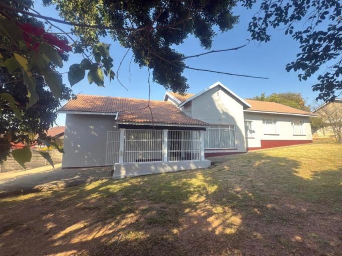 4 Bedroom House for Sale For Sale in Geelhoutpark - MR686516
