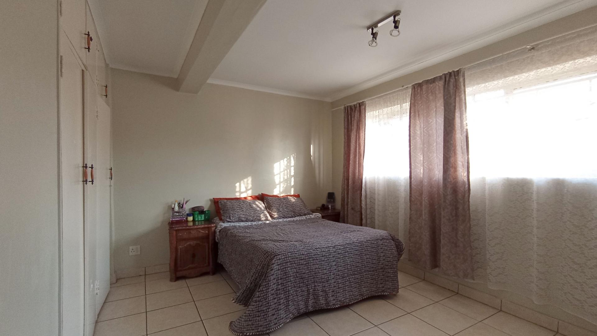 Bed Room 2 - 19 square meters of property in Randburg