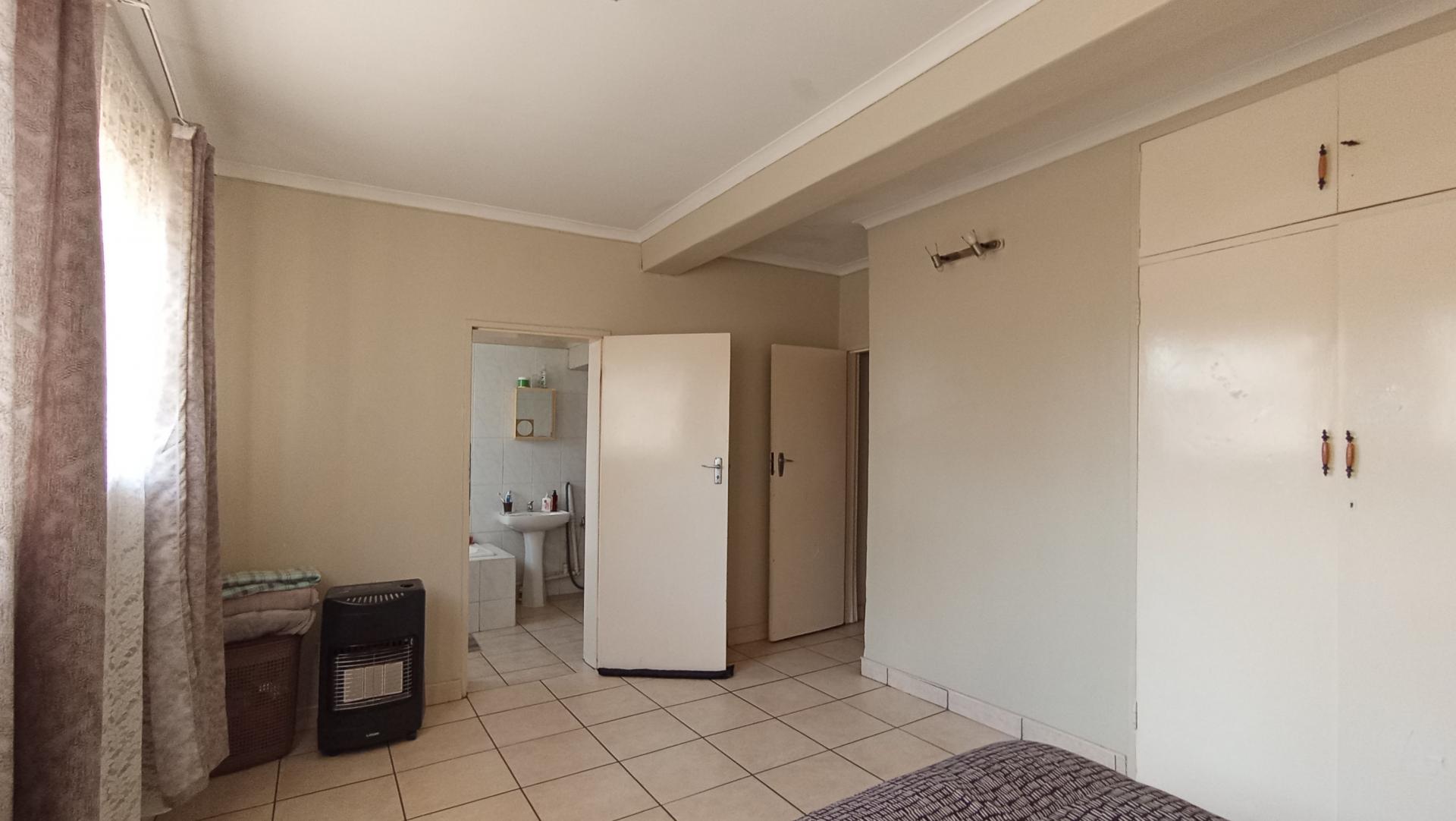 Bed Room 2 - 19 square meters of property in Randburg