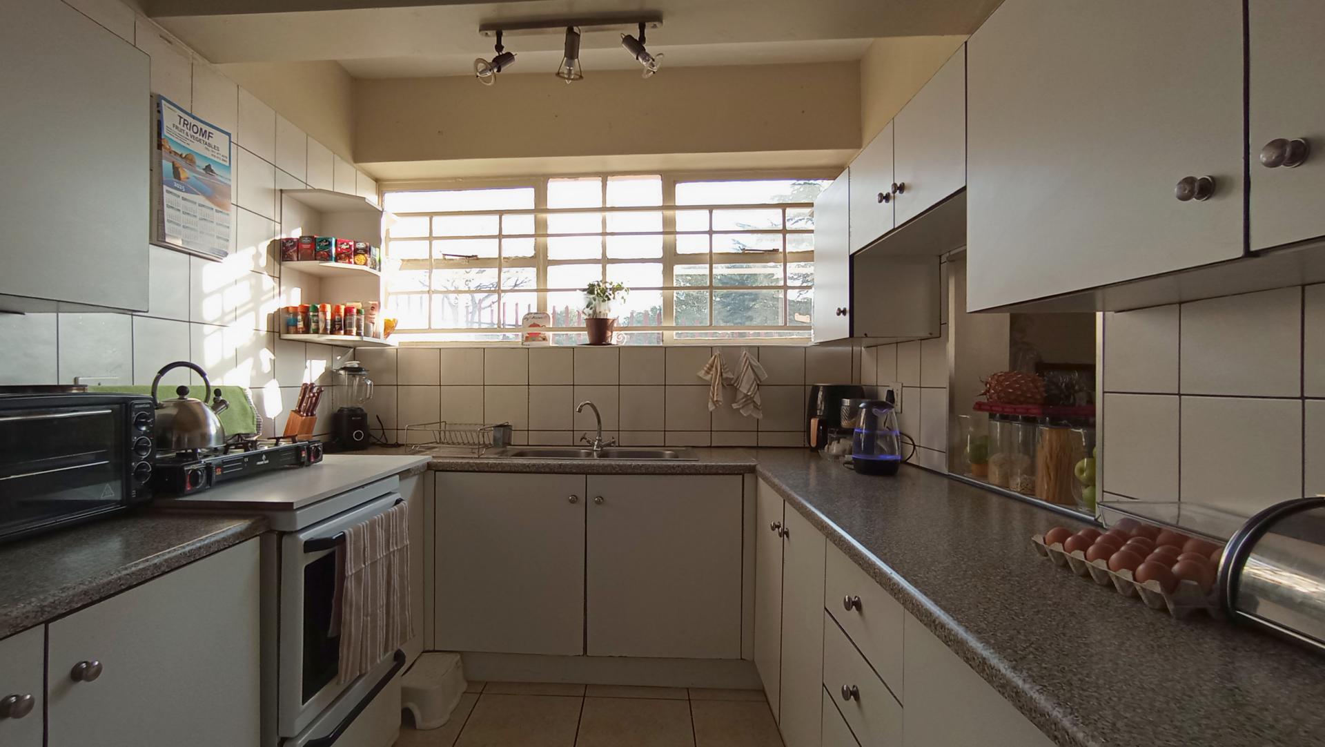 Kitchen - 9 square meters of property in Randburg