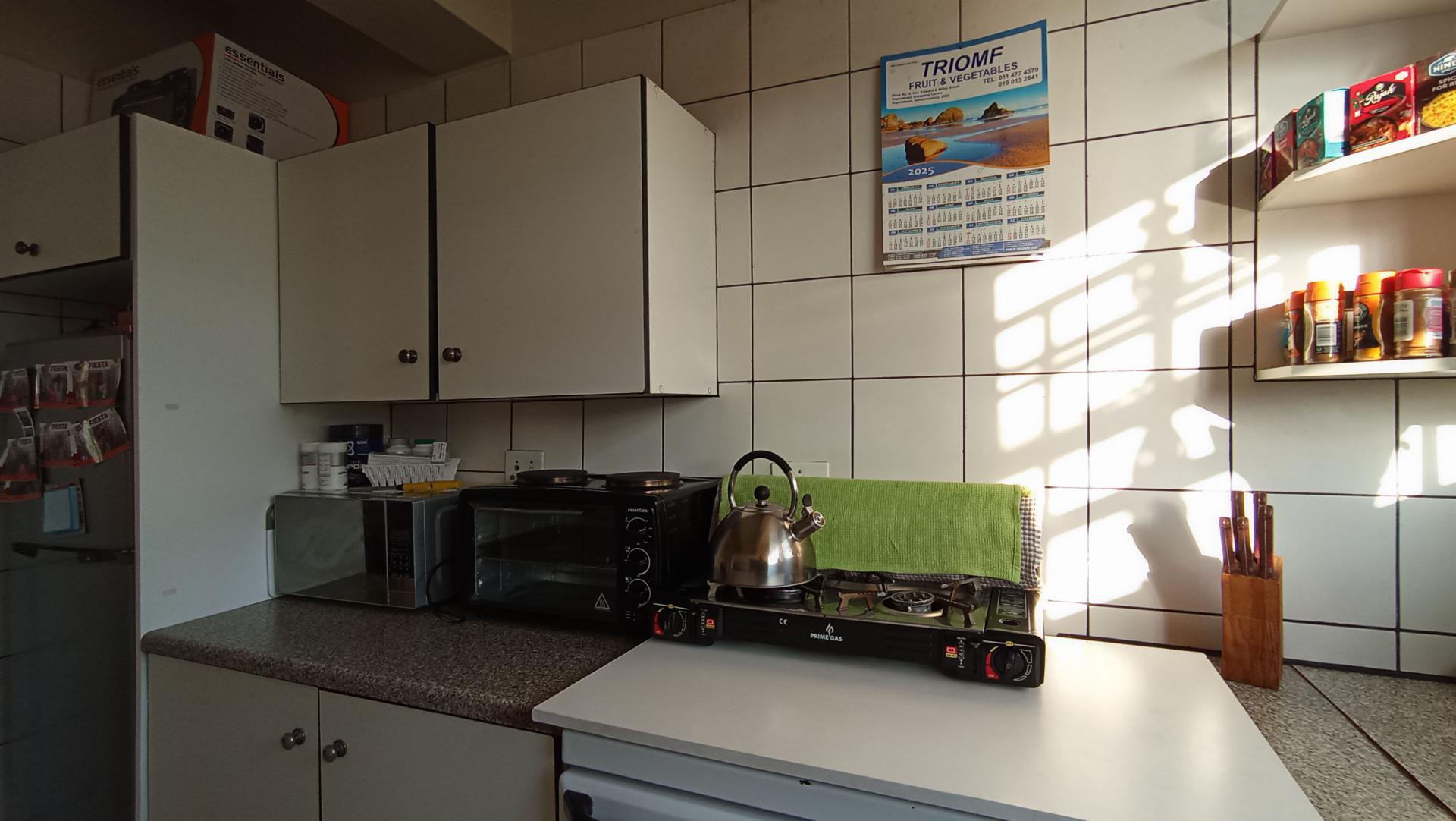 Kitchen - 9 square meters of property in Randburg