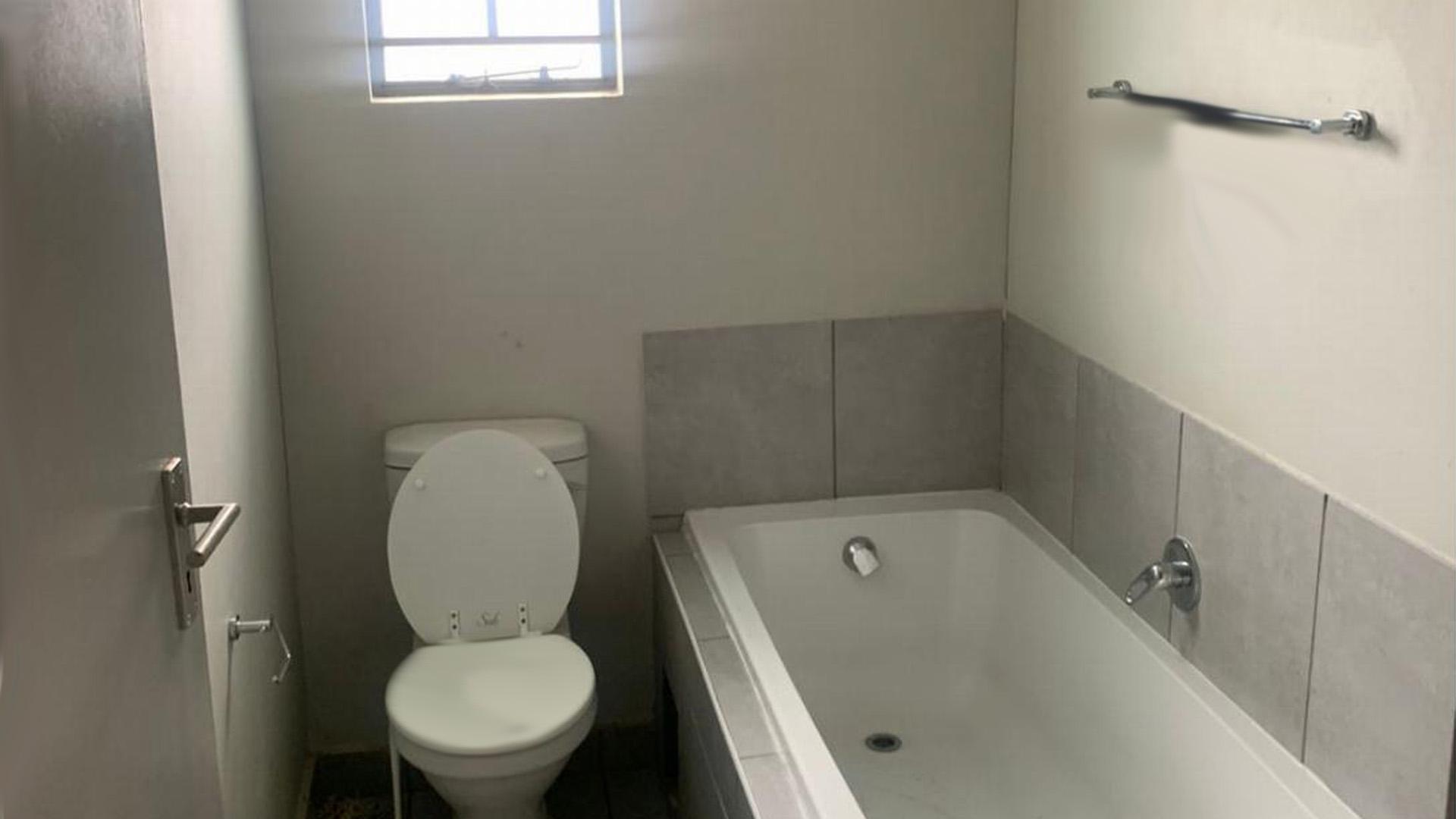 Bathroom 1 of property in Sky City