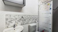 Bathroom 1 - 4 square meters of property in Parkrand