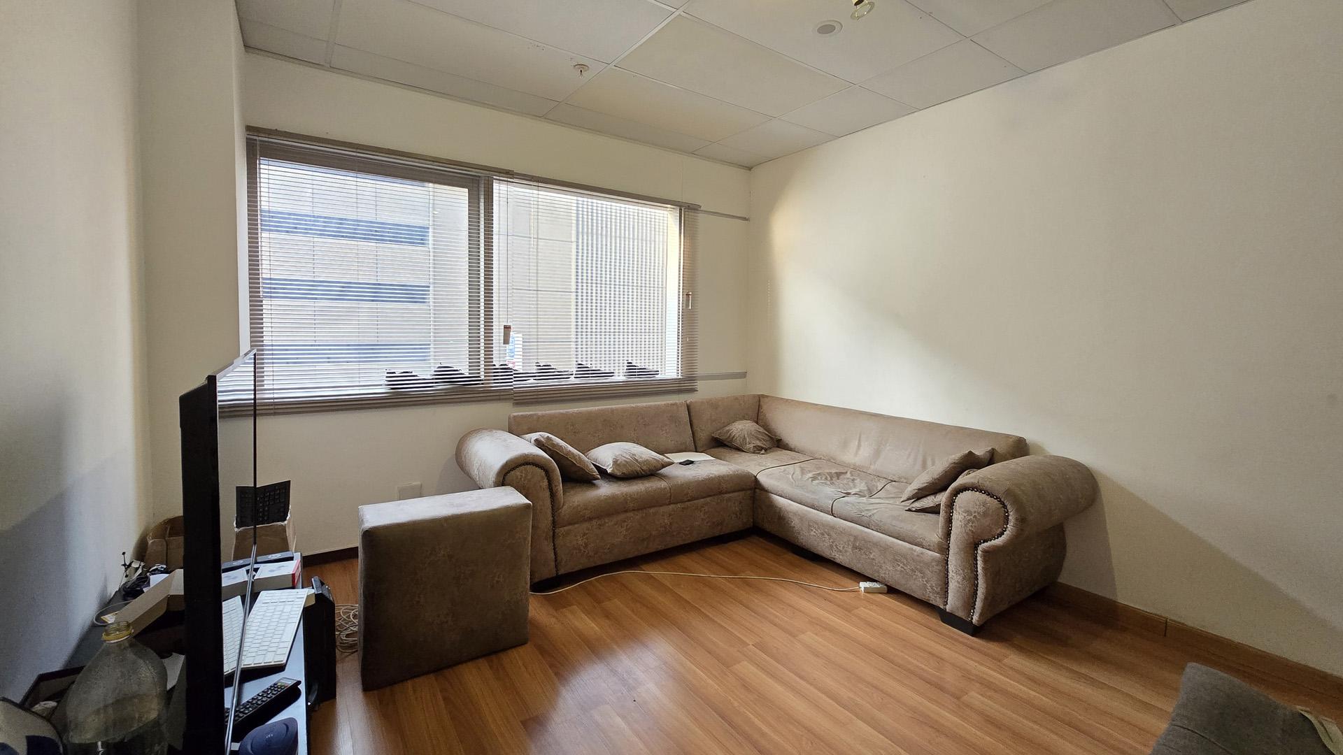 Lounges of property in Marshallstown