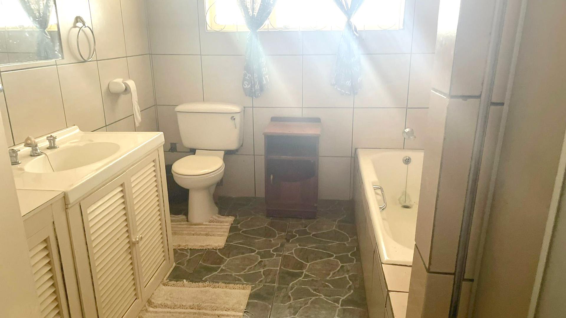 Bathroom 2 of property in Adelaide